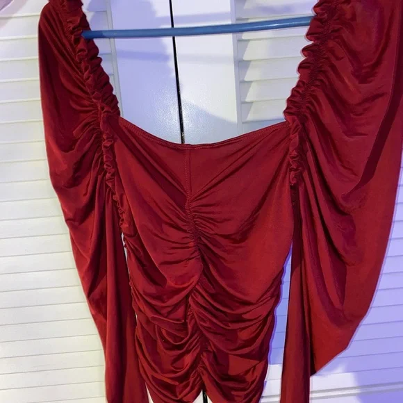 Missguided- Slinky ruched front milkmaid top - Picture 2 of 3